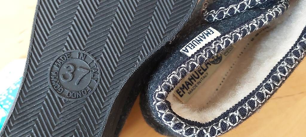 Scarpe da uomo: Chaussons pour grand mère  – Usato da Territet venduto da ad5_g2g2 1