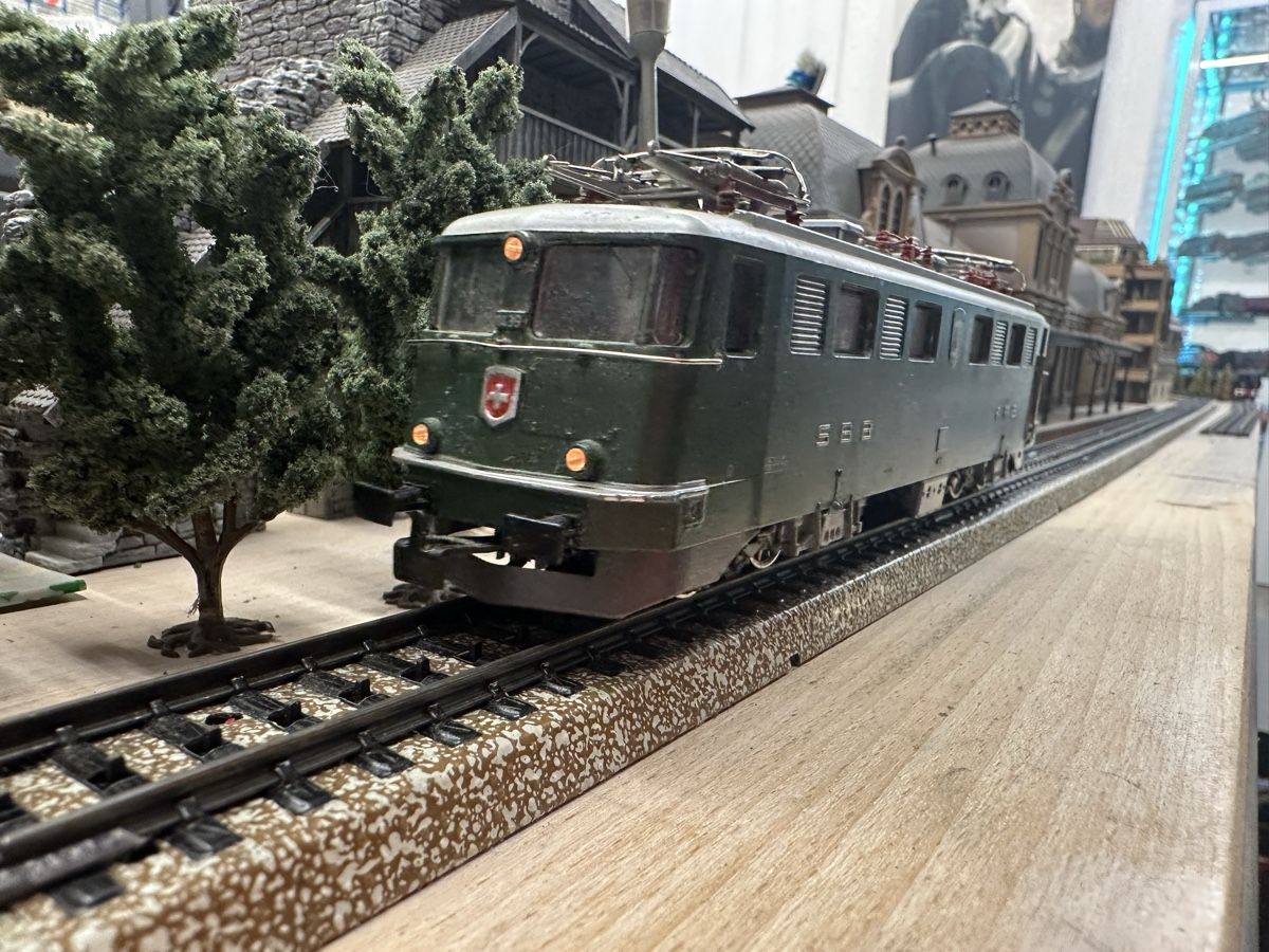 Märklin Modellini di ferrovie: Märklin 3350 SBB Ae 6/6 Schaffhausen – Usato da Lupsingen venduto da New-Haven