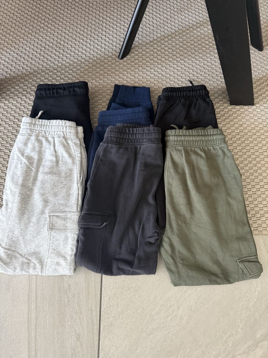 Lotti & Set di vestiti: jogging Garson  – Usato da Collombey venduto da carlosgomes85