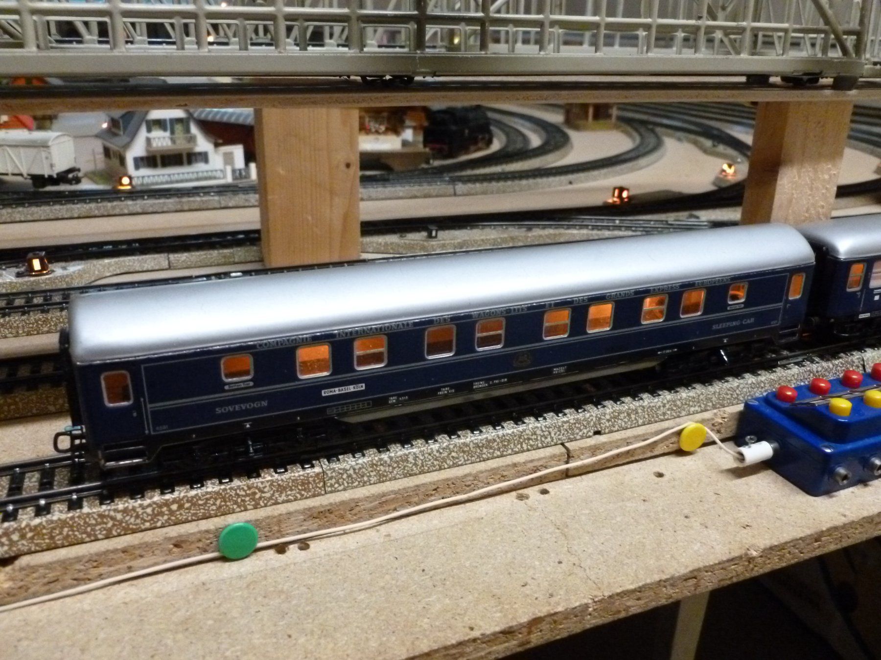 Märklin Modellini di ferrovie: blauer Schnellzug, mit Innenbeleuchtung – Usato da Oberbipp venduto da Vifu 3