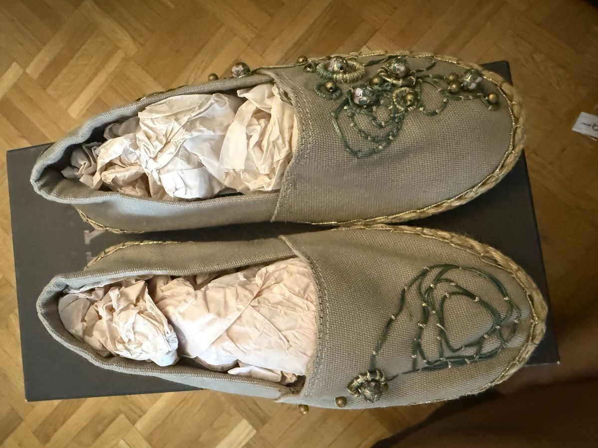 Scarpe da donna: Espadrilles artisanales brodées et perlées – Nuovo (secondo la descrizione) da Neuchâtel venduto da ass_gdc7 2