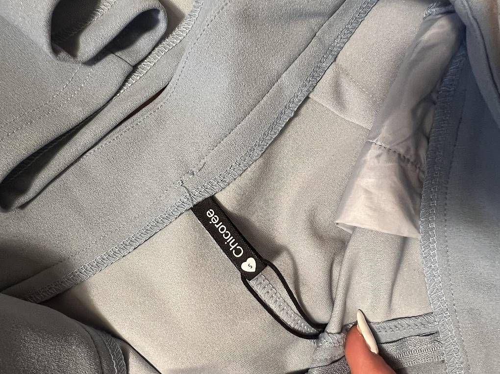 Completi & Tailleur: 2x Damen Anzug kurz – Usato da Tuggen venduto da Tantas 3