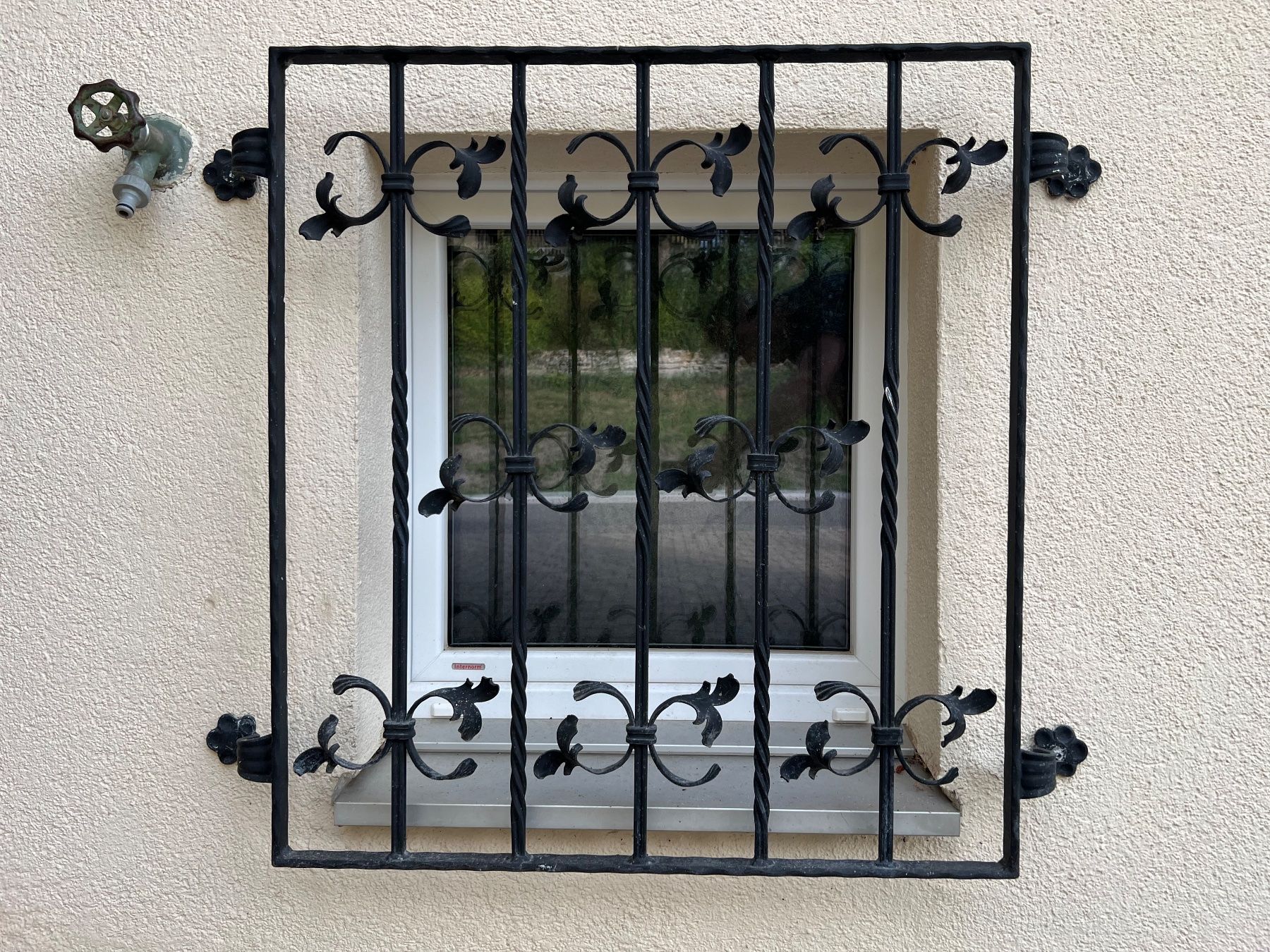 Gitter & Roste: Schmiedeeisernes Fenstergitter – Gebraucht aus Herznach von Pearl33