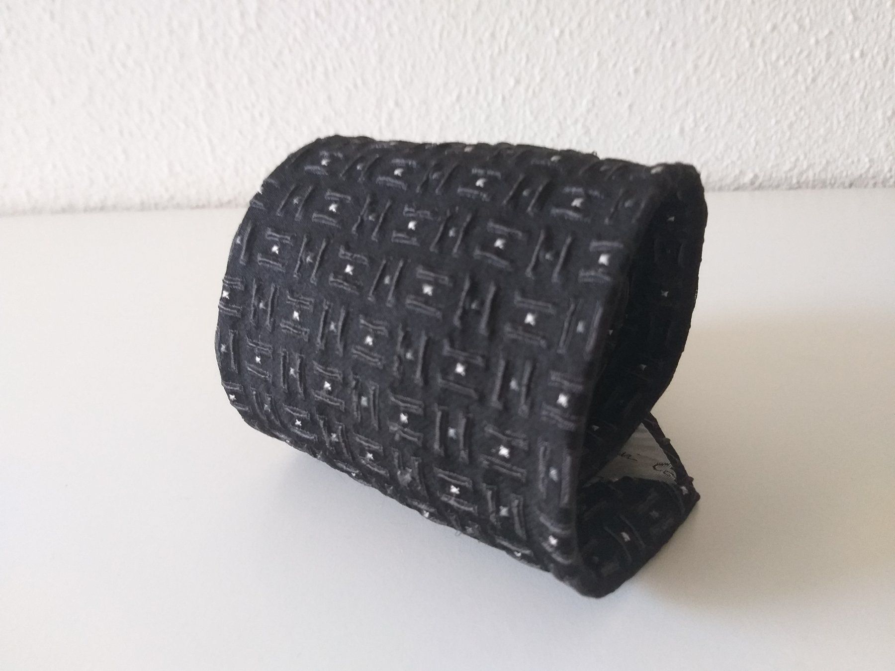 Cravatte: CORNELIANI Cravate en soie / seiden Krawatte – Usato da Cossonay-ville venduto da Super-Price-Quality 2