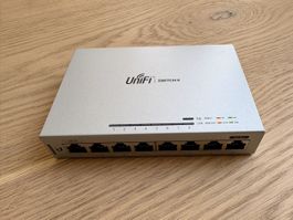Neuwertiger UniFi Switch 8 - Ideal für Ihr Heimnetzwerk!