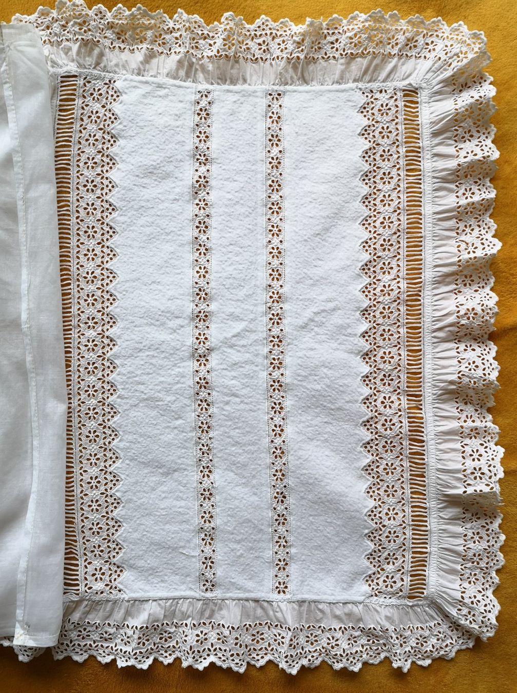 Sonstige Tischwäsche: Deckchen mit zarter Spitze, Lochsaum, Applikationen – Gebraucht aus Zürich von Tanteemma369 3