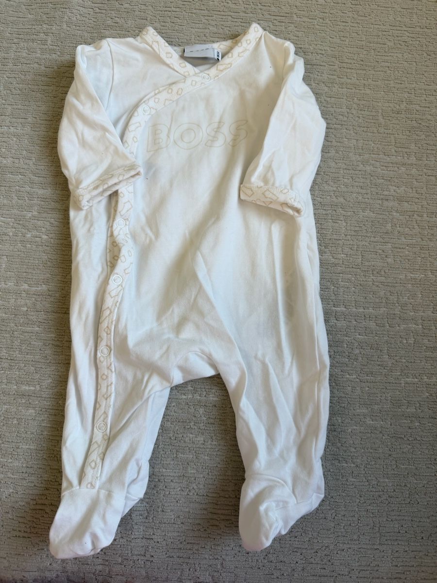 Hugo Boss Kleiderpakete & -sets: Newborn Set von Boss – Gebraucht aus Altendorf von Carcoura 1