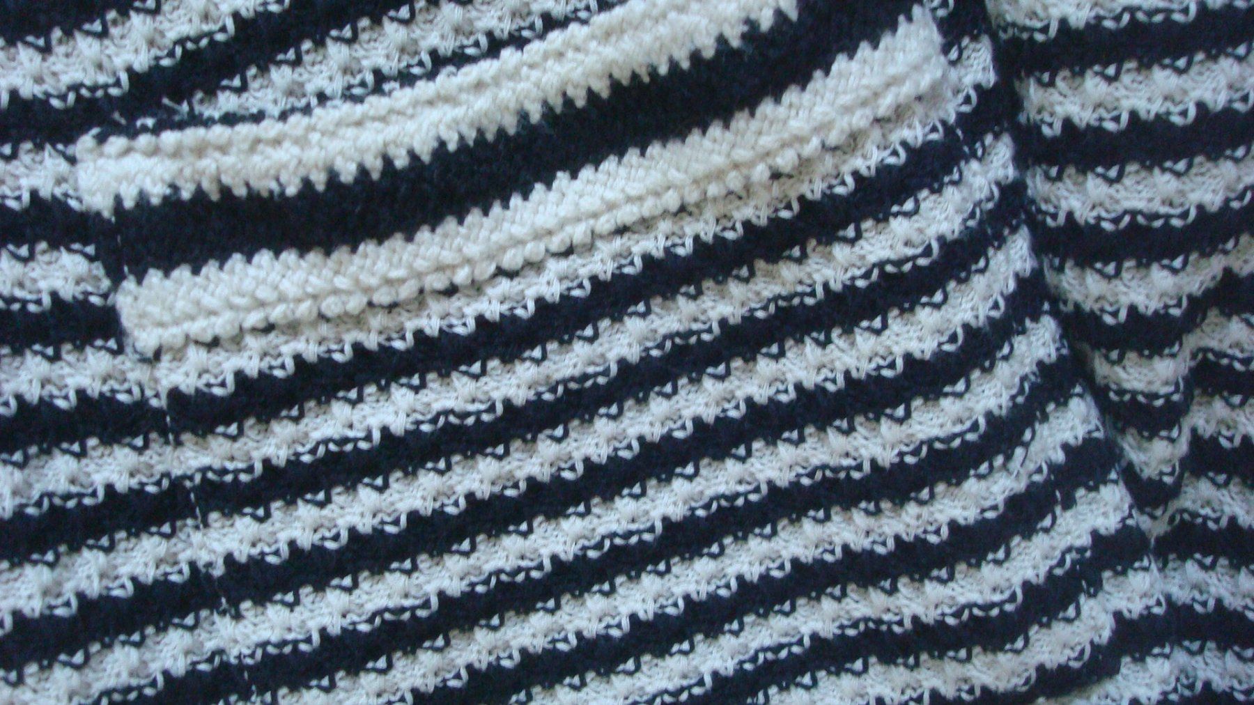 Max Mara Giacche: Jäckchen MaxMara Weekend schwarz-weiss Strick Gr. 34 – Usato da Münchenstein venduto da Pesci6 2
