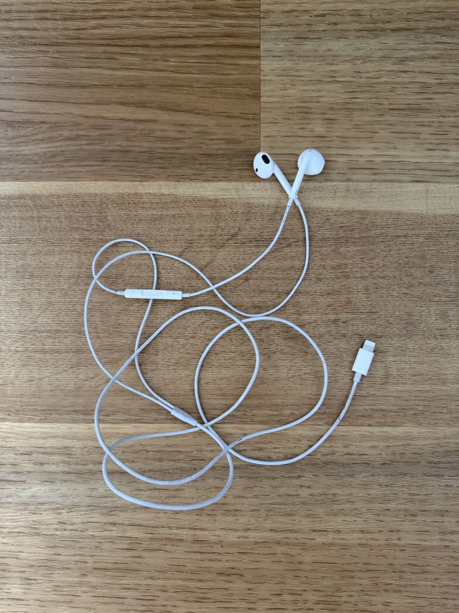 Apple Casques audio: Apple Kabelkopfhörer – Neuf (Voir description) à Wil SG par fam_r6xv