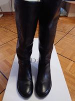 Bottes hautes cuir noir Dior taille 35 bon état.