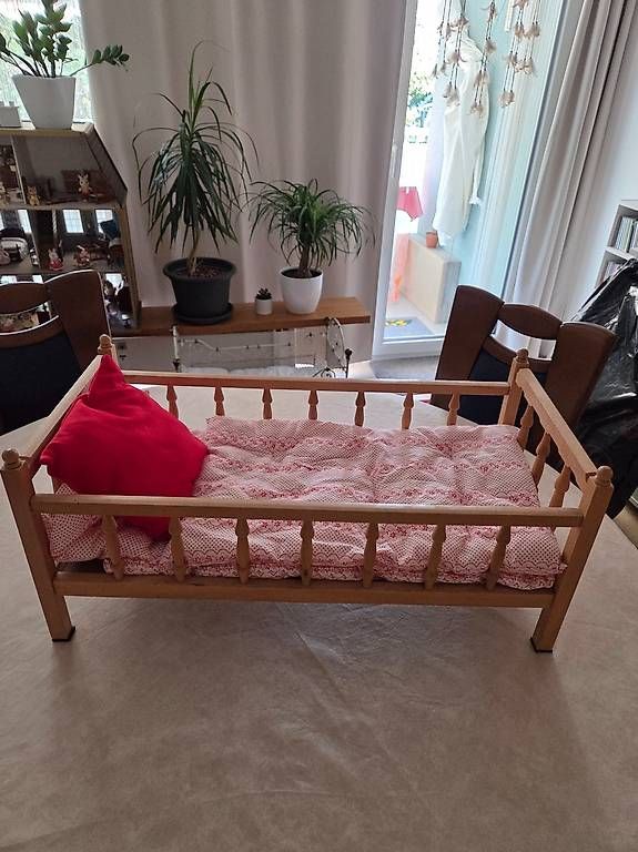 Spielzeuge: Puppenbett – Gebraucht aus Grenchen von pici04 1