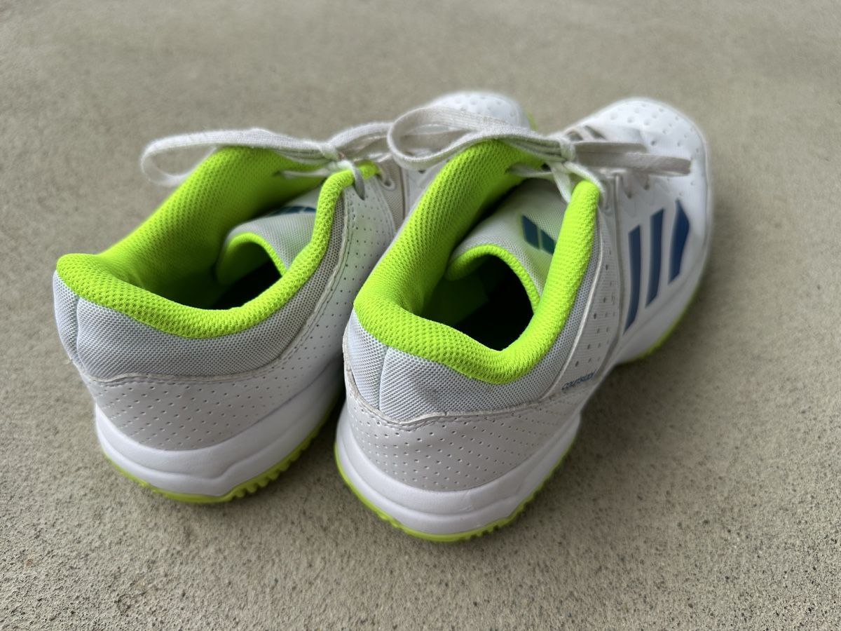 Adidas Scarpe per ragazzi: Hallenschuhe Grösse 38 2/3 – Usato da Winterthur venduto da melanie28 2