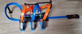 Hot Wheels Korkenzieher Crash Streckenset