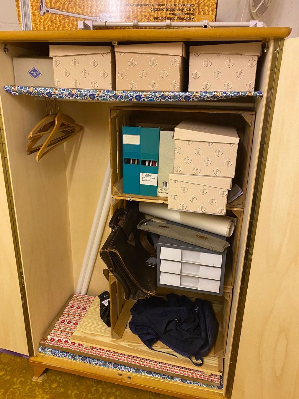 Armadi: Kleiderschrank 1950er helles Holz – Usato da Muri b. Bern venduto da Chrigubern 1