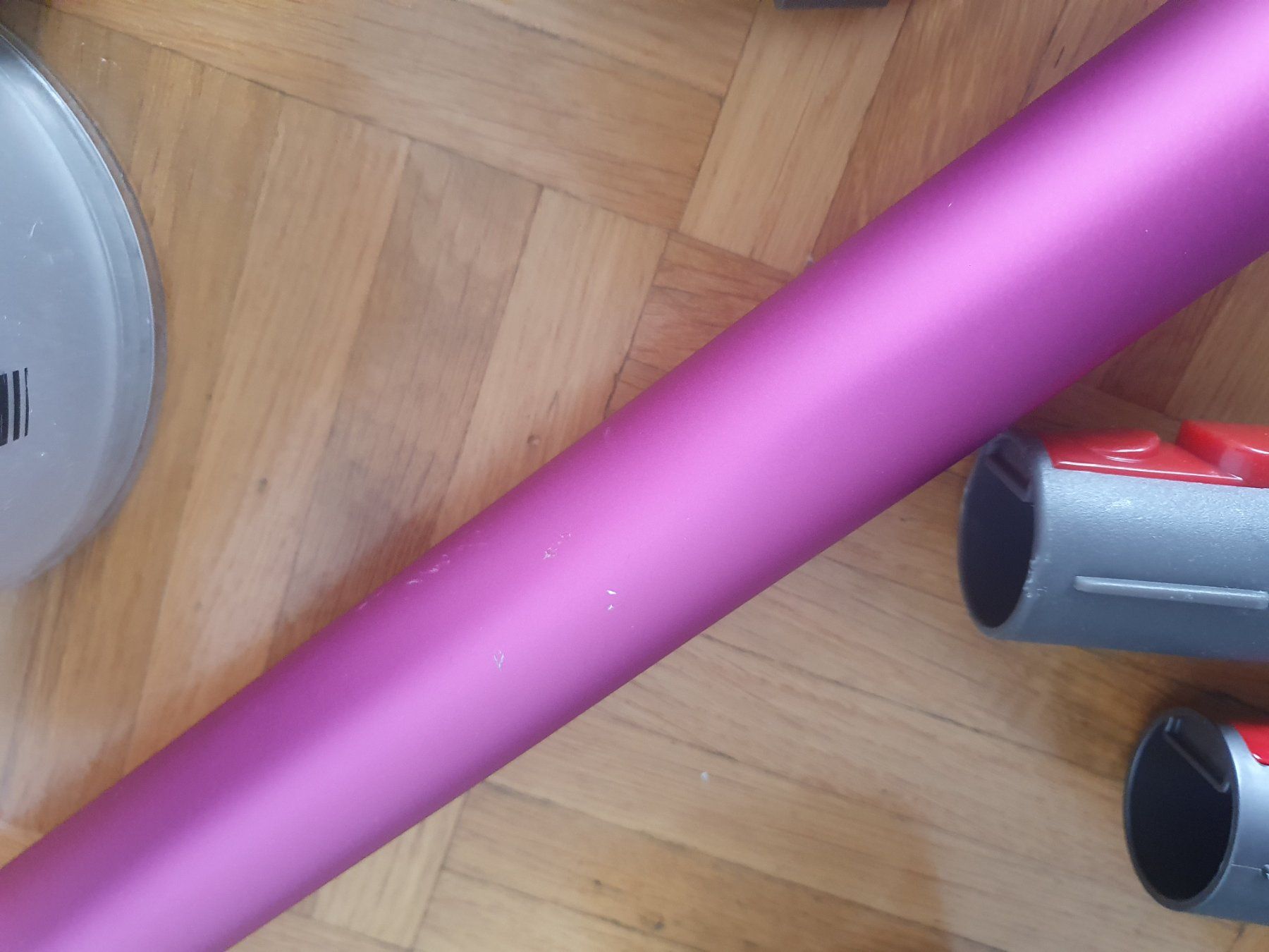 Dyson Aspirapolveri & Accessori: Dyson V7 fuchsia  d'occasion – Usato da Prilly venduto da RoDyRe 2