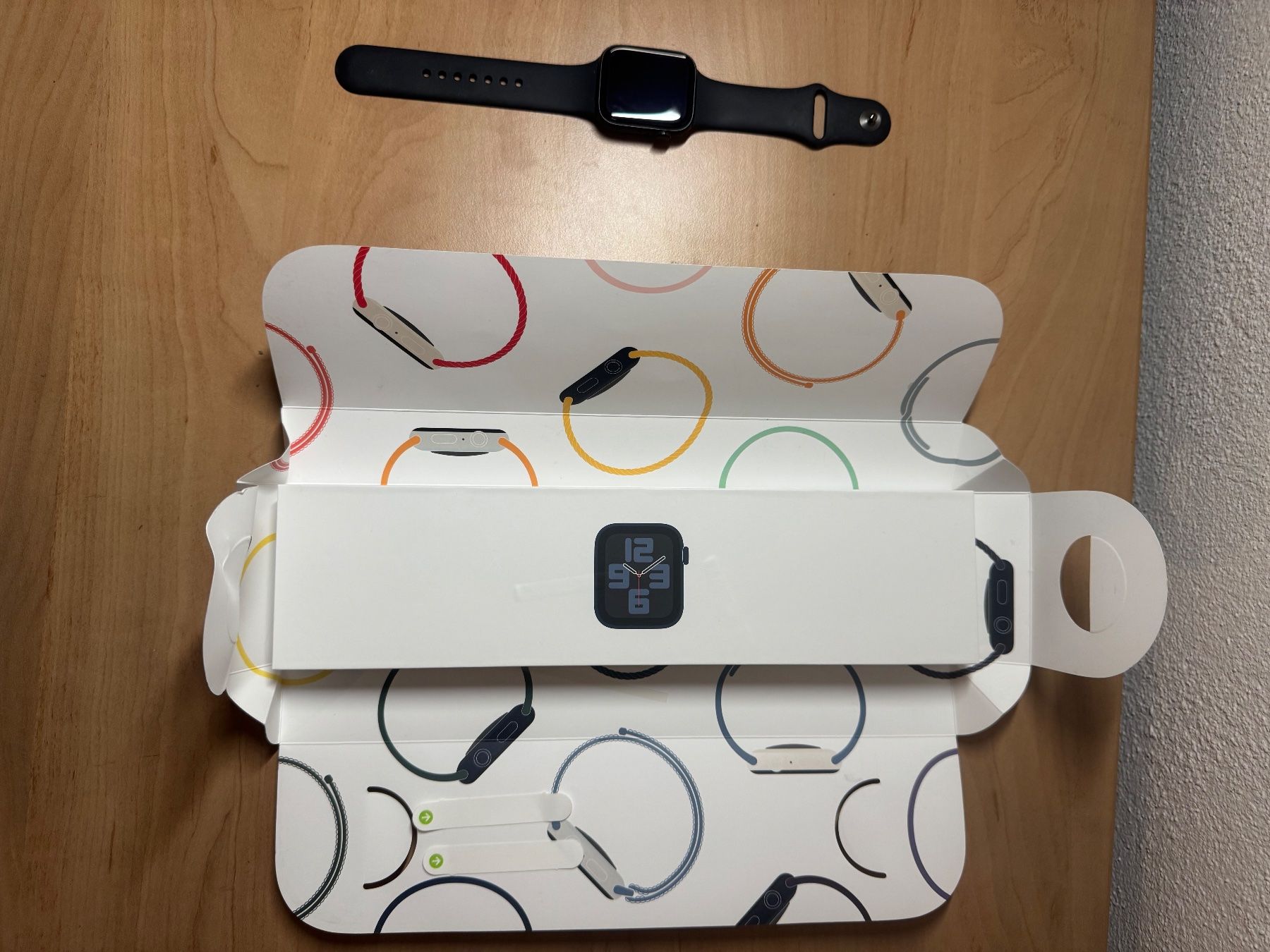 Apple Smartwatch: Apple Watch SE 44mm – Nuovo (secondo la descrizione) da Niederteufen venduto da mir_jv9n 2