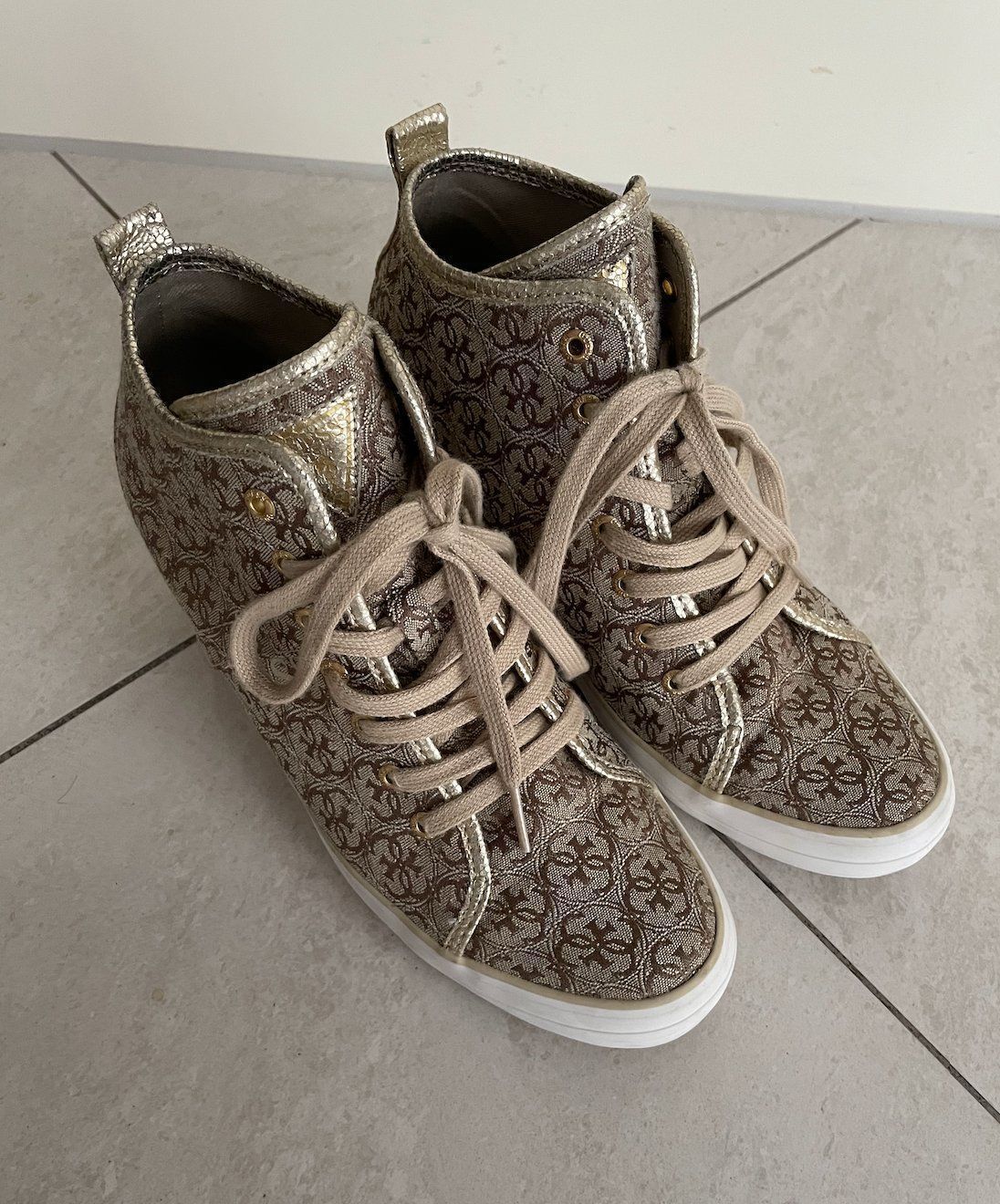 Guess Scarpe da donna: Guess Schuh Gr. 38 Keilabsatz – Usato da Dagmersellen venduto da Arcticsnow2017 3