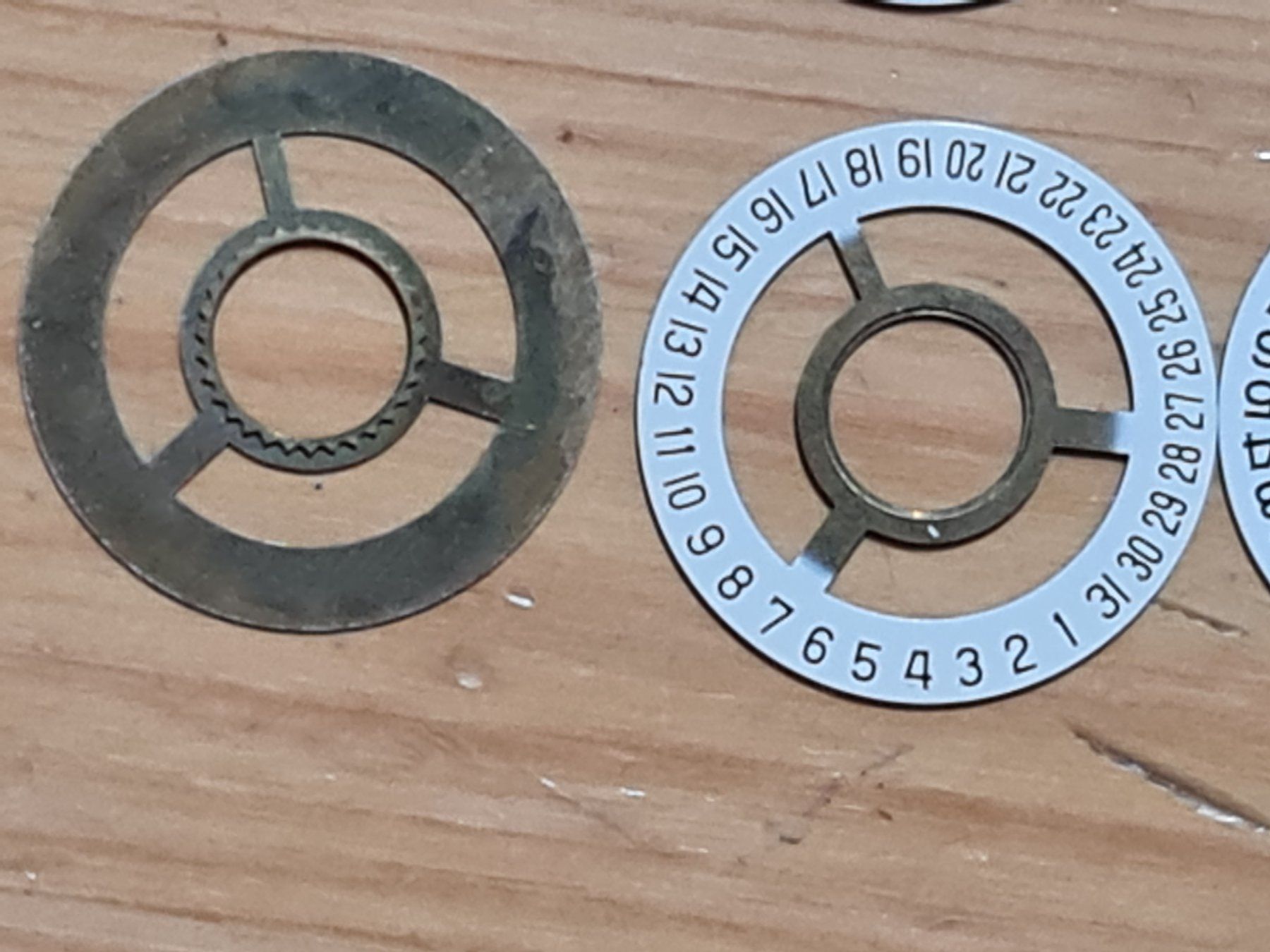Orologi: Datumscheibe D = 23.2 mm – Nuovo (secondo la descrizione) da Winterthur venduto da Hai6 2