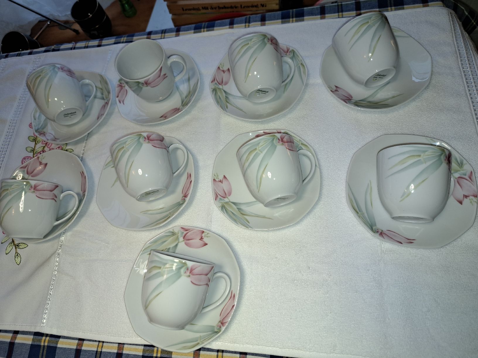 Eschenbach Tasses: Eschenbach Tasse mit Unterteller, 9.Stk – D'occasion à Kölliken par Upcycling-by-Mc-TAM