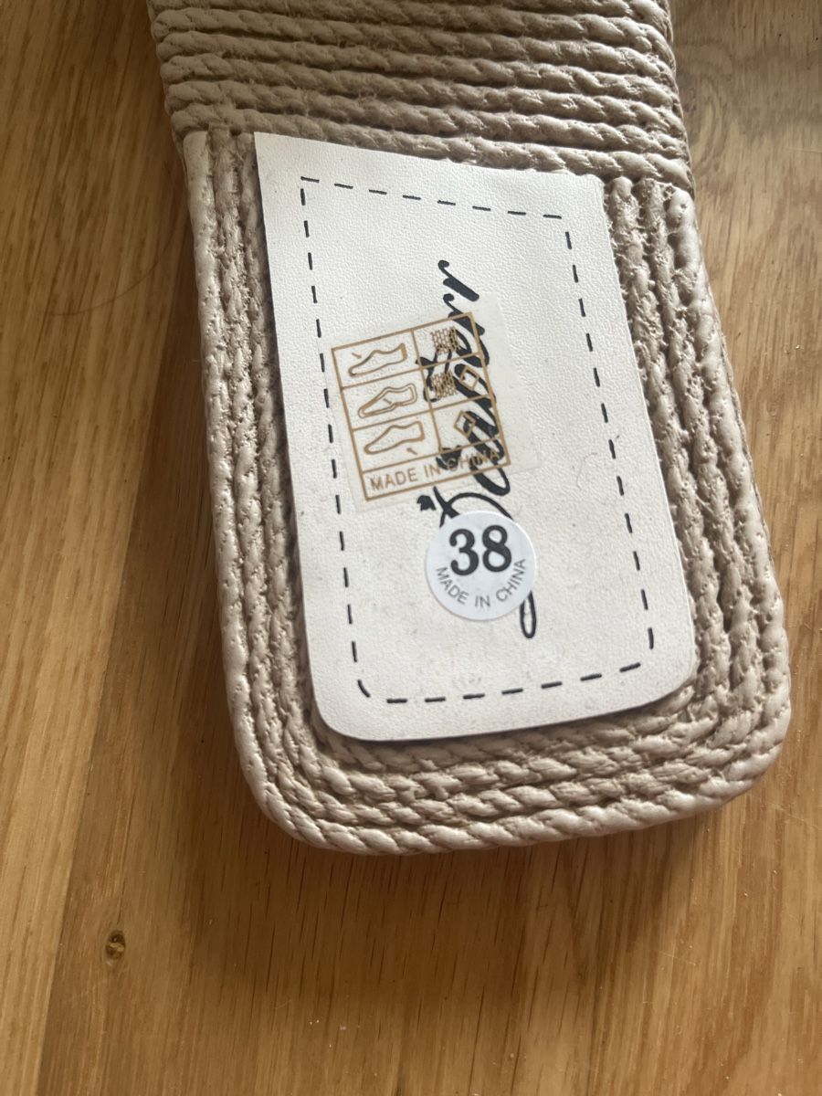 Damenschuhe: Sandales blanches – Neu und originalverpackt aus Le Locle von Mayd_h 1