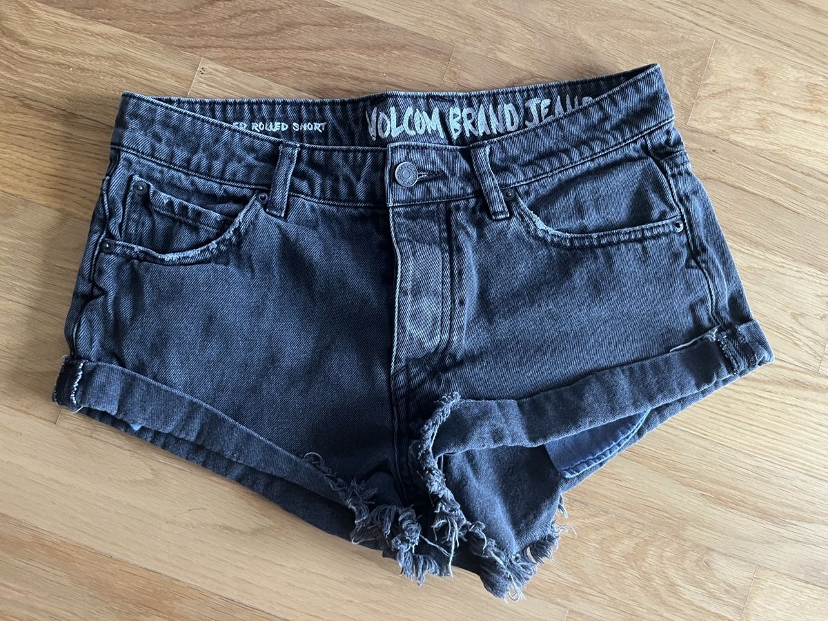 Volcom Pantaloni: Volcom Jeans Shorts, Gr. 26 – Usato da Frauenfeld venduto da heyLani
