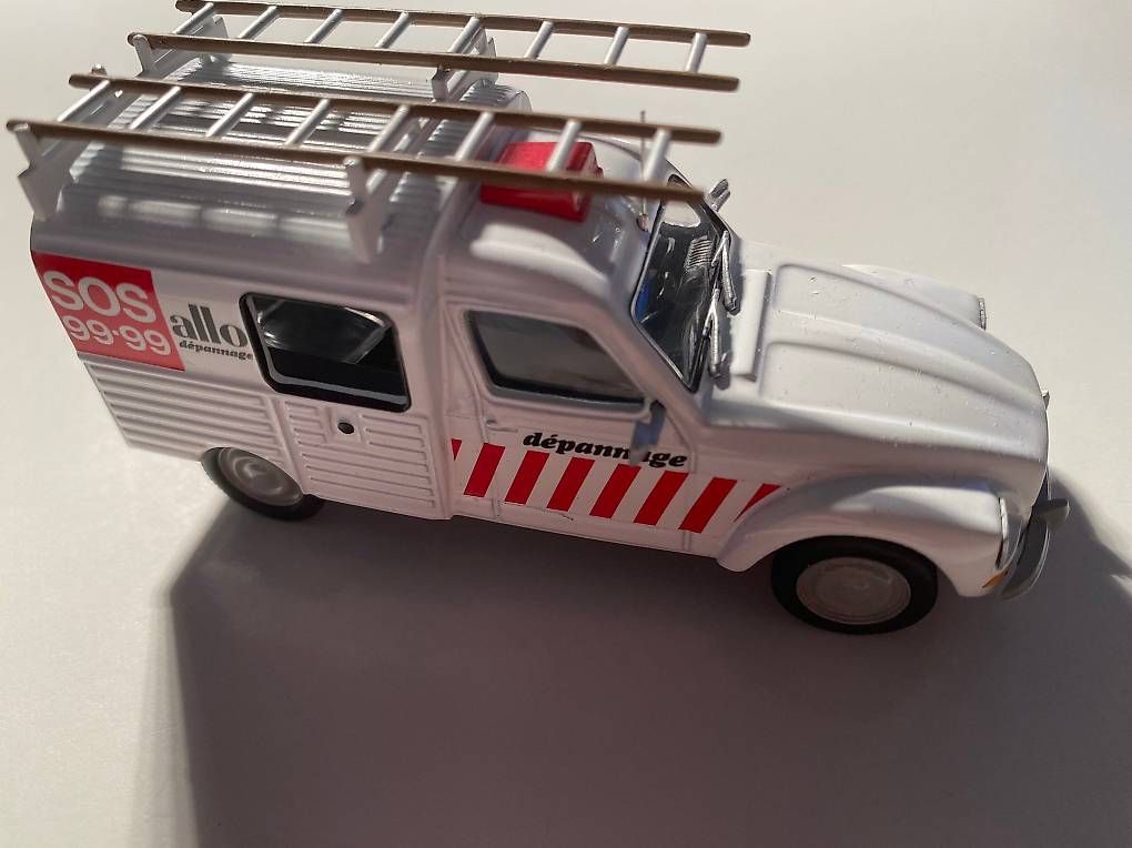 Citroën Modellautos: Oldtimer Modell Citroen Acadiane, 50er Jahre – Gebraucht aus Bern von Pfupfi0 2