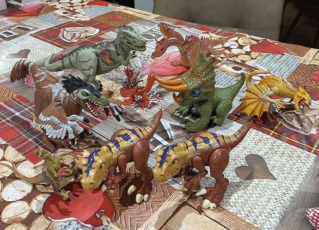 Giocattoli: Dinosauri + draghi – Usato da Castel San Pietro venduto da sab_lj2d 1
