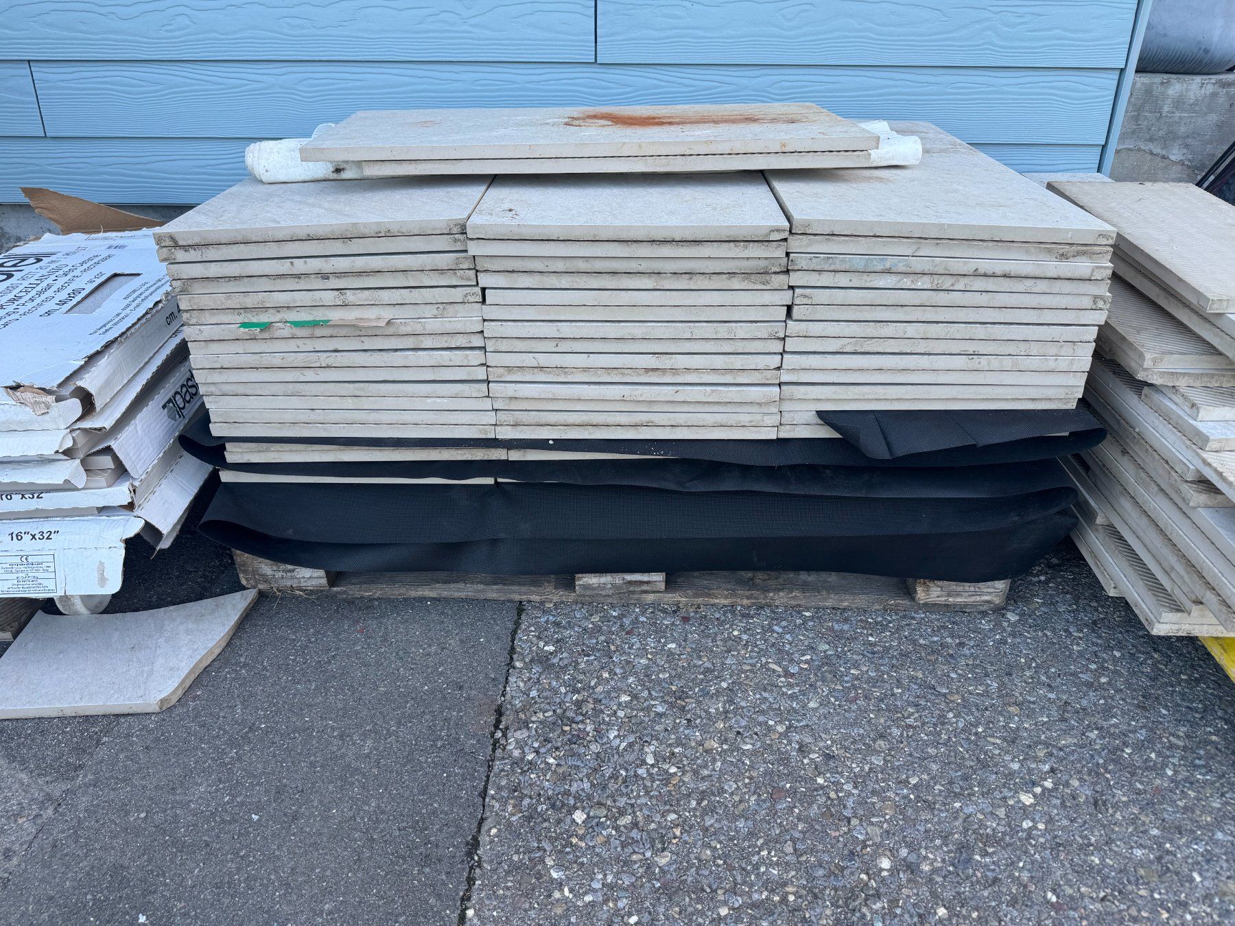 Rivestimenti per pavimenti: Terrassenplatten 27m2 Feinsteinzeugplatten 40/80 cm – Usato da Einsiedeln venduto da Svenkurt 5