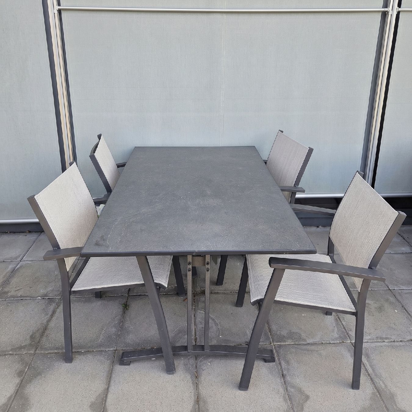 Set di tavolo e panche: Garten-Sitzgruppe mit 4 Stühlen, anthrazit – Usato da Altdorf UR venduto da mic_5vck