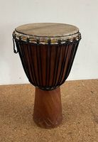Djembé aus Westafrika mit Tragetasche  61 cm hoch