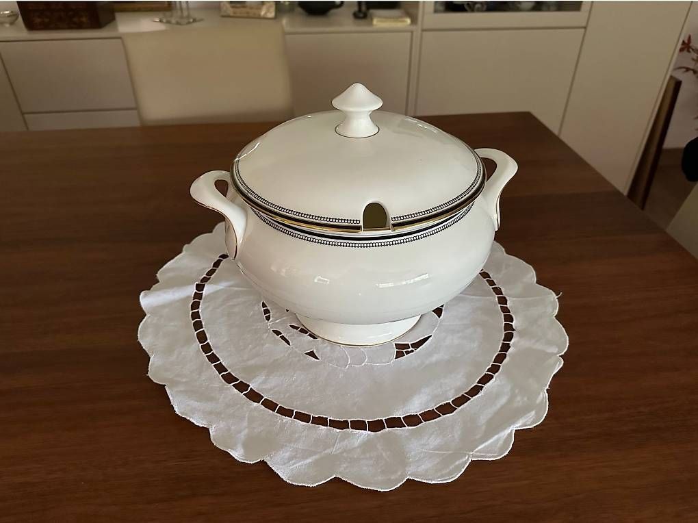 Schalen: Englische Fine Bone China Suppenterrine – Gebraucht aus Matzingen von fidipus