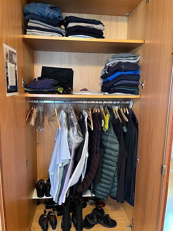 Pfister Armadi: Möbel Pfister Nussbaum Schrank, variable Breite 252x61x219 – Usato da Buttwil venduto da Pixie30 3