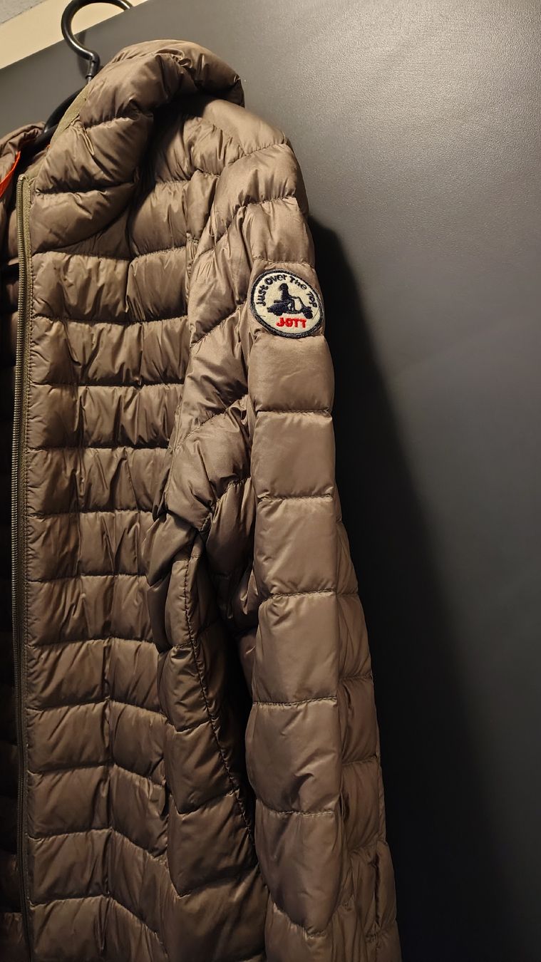 Vestes: Veste Jott taille L à vérifier sur place – D'occasion à Puidoux par Sophia70 1