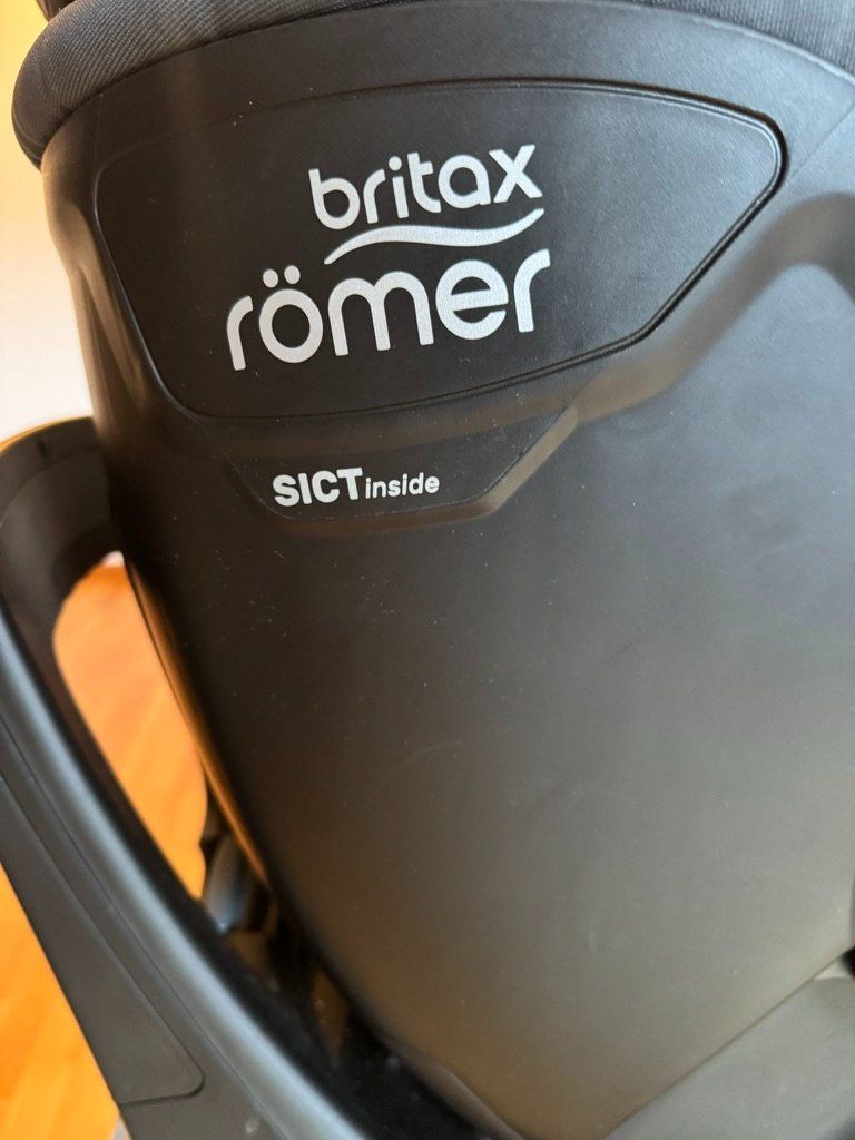 Britax Römer Seggiolini per auto: Britax Römer Dualfix M I-Size Kindersitz – Usato da Oberweningen venduto da ele_bf2t 3