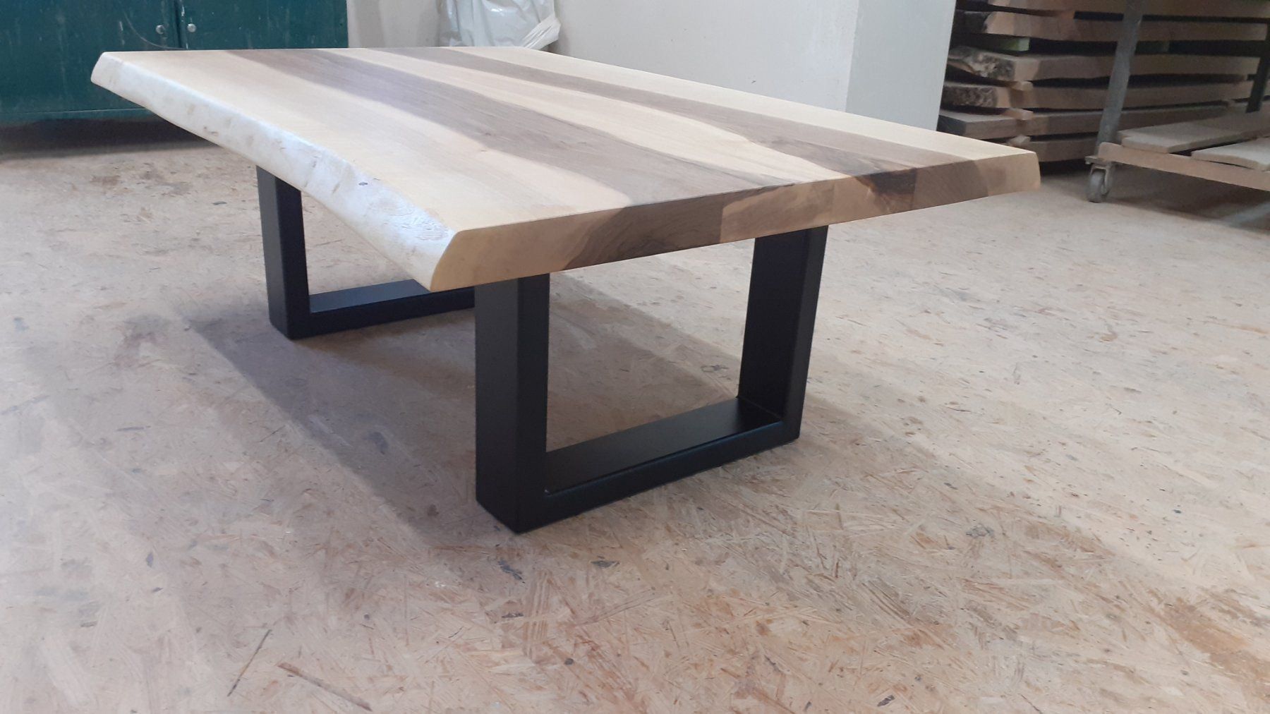 Holzartikel: Salontisch aus ch Nussbaumholz massiv – Neu (gemäss Beschreibung) aus Altishofen von Rossi464 2
