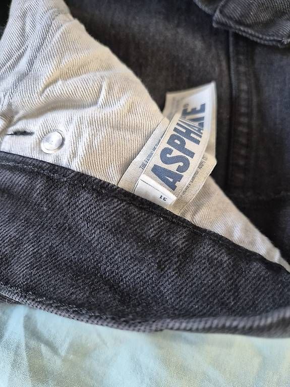 Jeans: Jeans Hose Asphalt Gr. 31 – Usato da Elsau venduto da sar_6pfl 2
