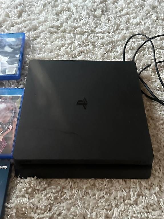 Sony Consoles: Playstation 4, PS4 – D'occasion à Zürich par shana.gisler 1
