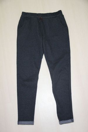 Bequeme und elegante Hose von Mango Gr. 164