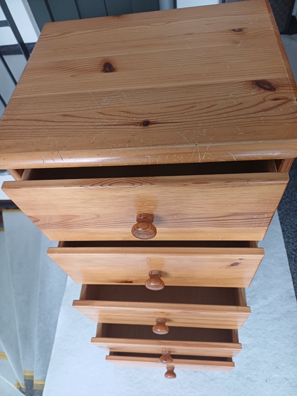 Jysk Cassettiere: Petite commode en pin massif, 6 tiroirs, style rustique – Usato da Biel/Bienne venduto da doc_pyy5 5