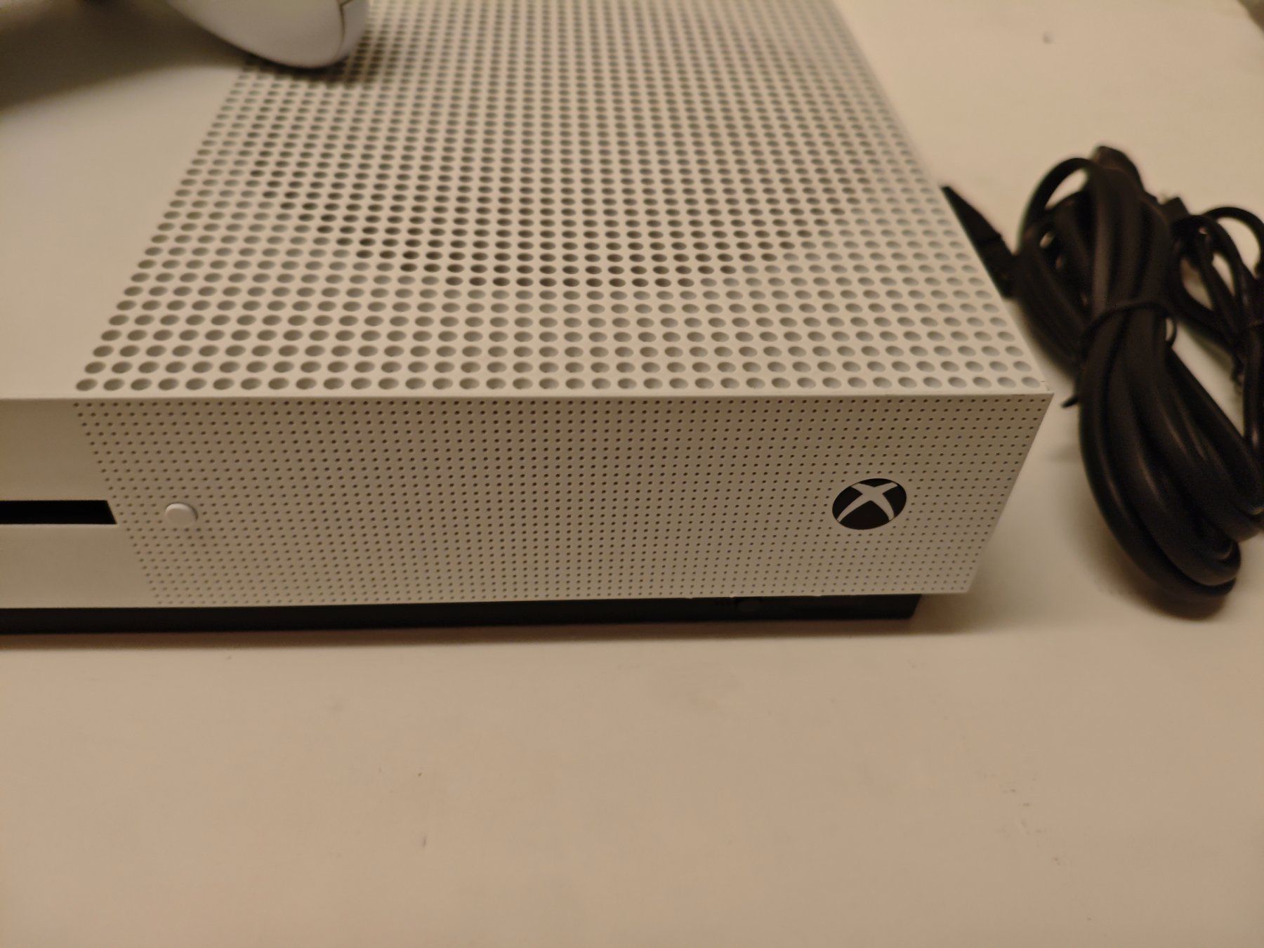 Microsoft Konsolen: Microsoft Xbox One S weiss mit Controller – Gebraucht aus Dübendorf von tho_v2cs 3
