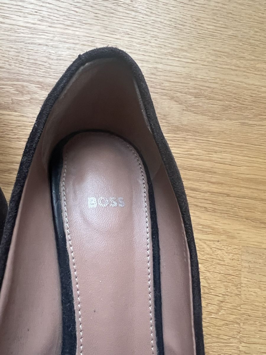 Hugo Boss Scarpe da donna: Schwarze BOSS Eddie Wildleder Pumps Gr. 38 – Usato da Basel venduto da 007laika 2
