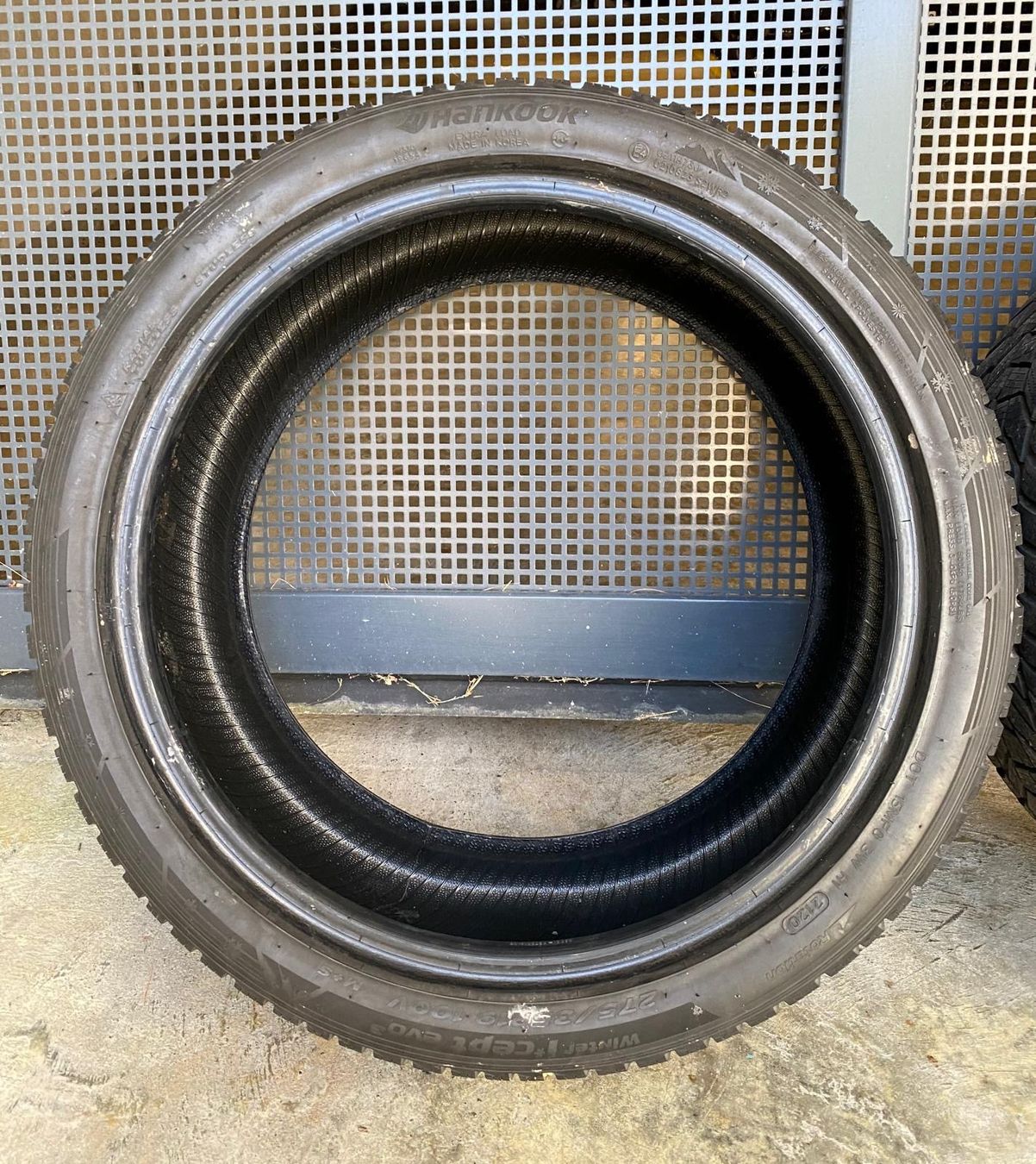 Hankook Pneus & Kompletträder: 4 Hankook Winterreifen – Gebraucht aus Sommeri von Gim- 5