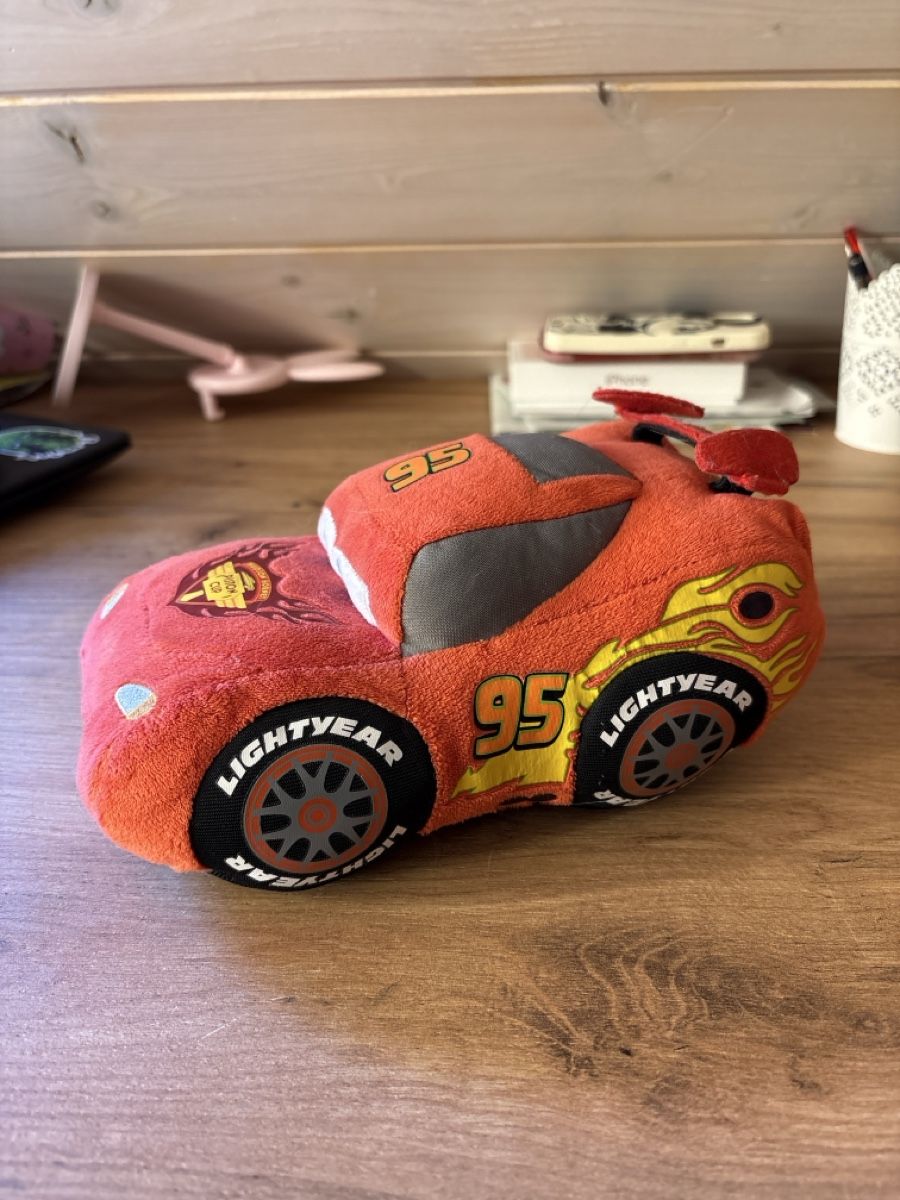 Spielzeuge: Peluche voiture Flash McQueen Disney taille unique – Gebraucht aus Le Locle von Charlotte_122 1