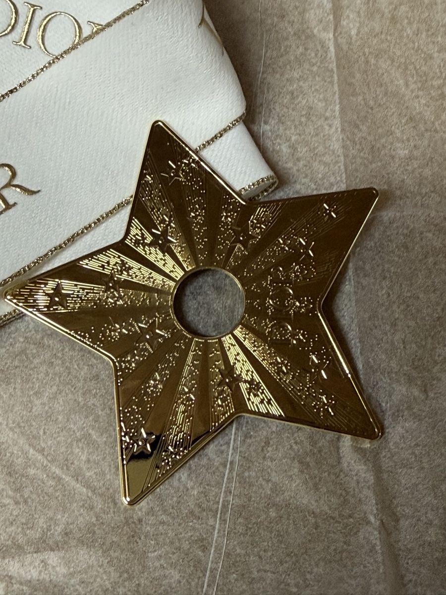 Dior Anhänger: Charm Dior doré avec ruban – Neu (gemäss Beschreibung) aus fey von Caductilometre 1