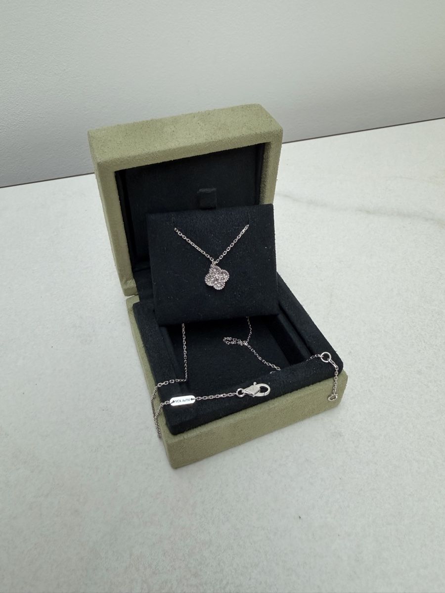 Van Cleef Colliers: VCA Sweet Alhambra w diamonds – Neuf avec emballage d'origine à Vacallo par kellyyy 3