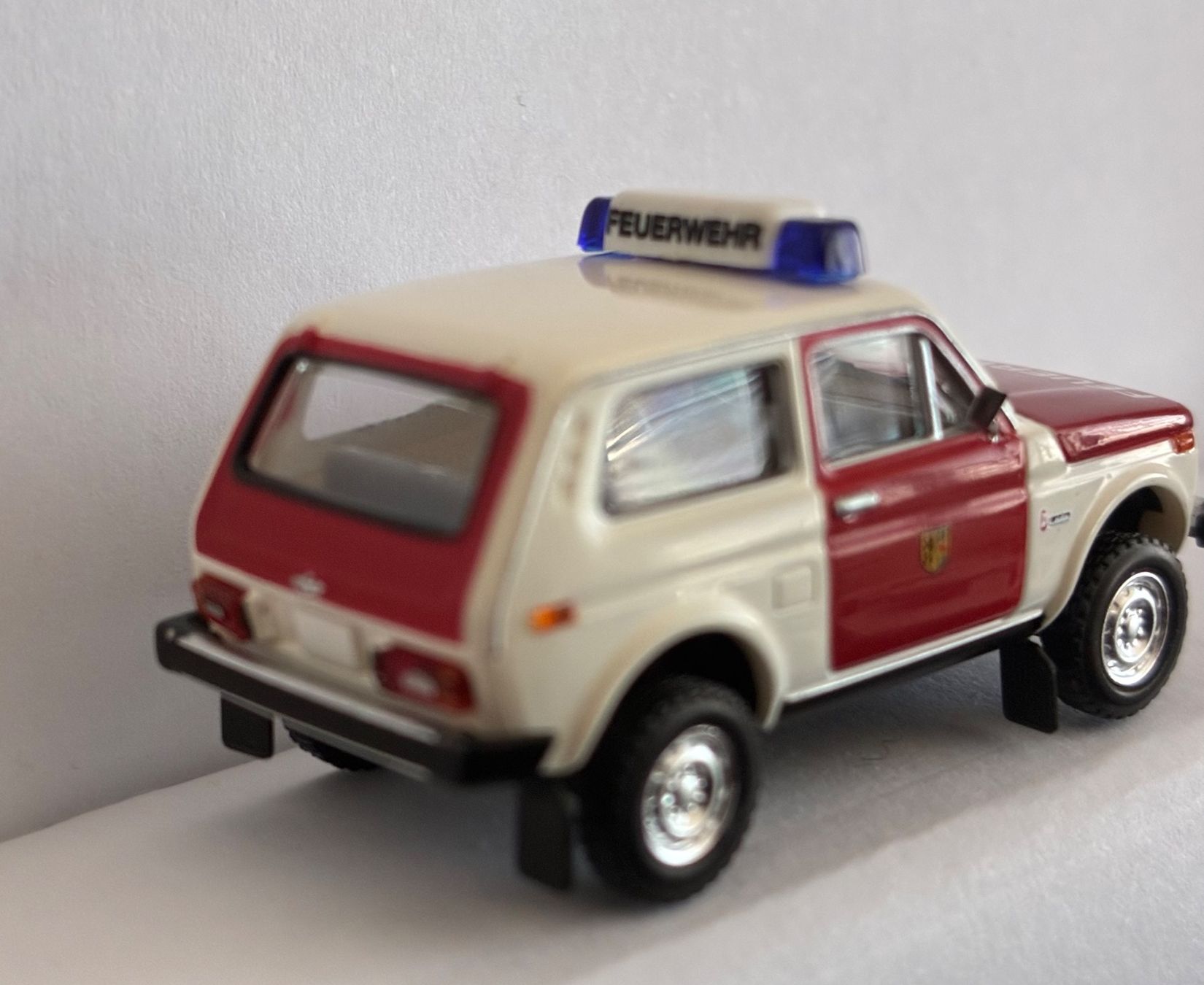 Brekina Modellini d'auto: Lada Feuerwehrauto 1:87, BREKINA – Nuovo e nell'imballaggio originale da Root venduto da paundma 1
