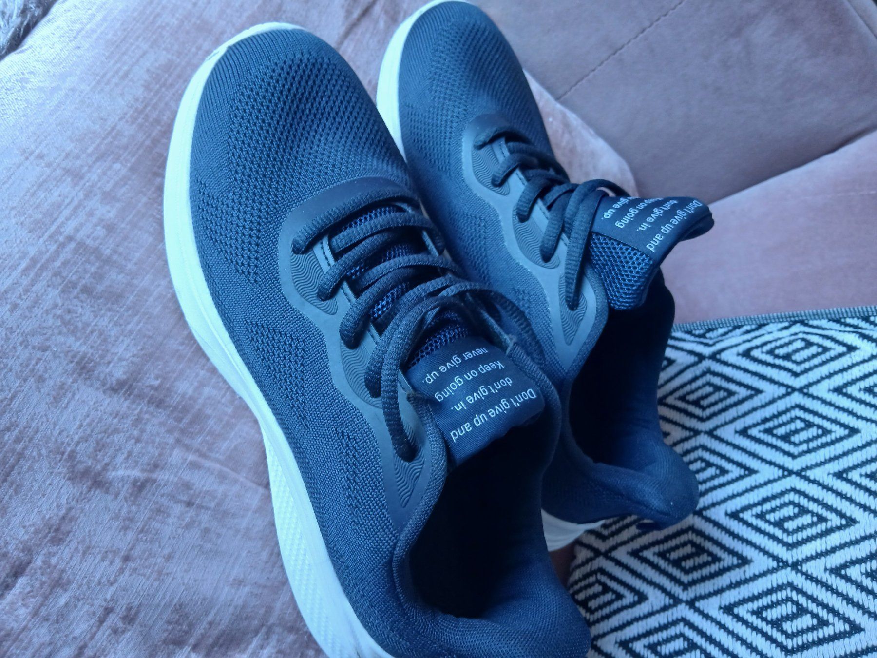 Damenschuhe: Sneaker dunkelblau Gr 39 wie neu – Gebraucht aus Brütten von ver_jql7 1