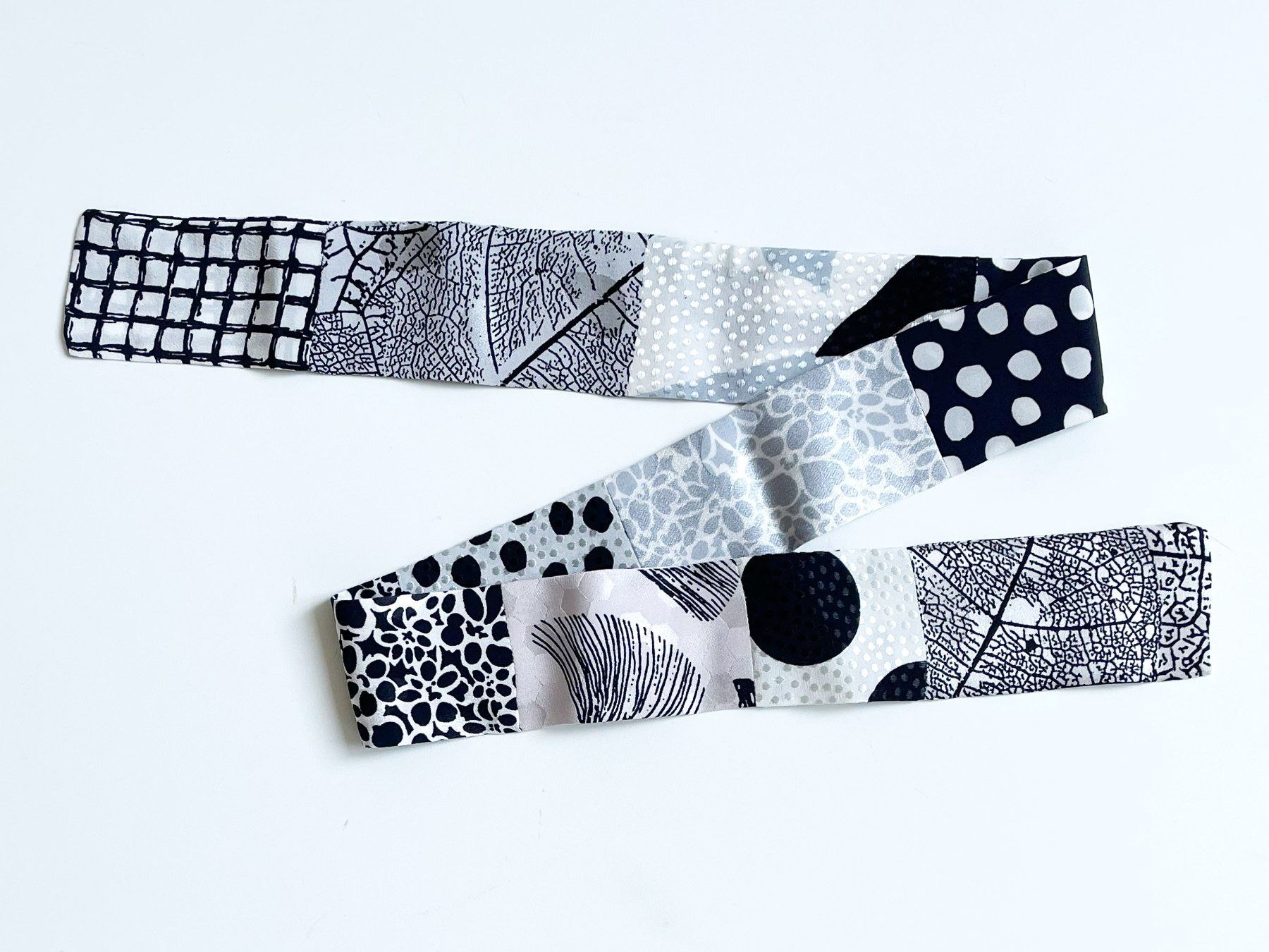 Foulard & Sciarpe: Twilly kleiner Schal Haarband Seide by Silvia-K Patchwork – Nuovo (secondo la descrizione) da Brüttisellen venduto da Buxus 3