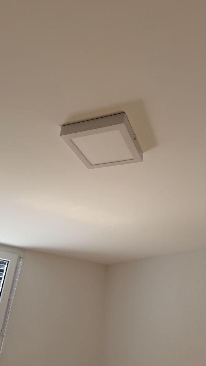 Lampadari & plafoniere: Plafonnier carré LED RGB – Usato da Le Bry venduto da matberset