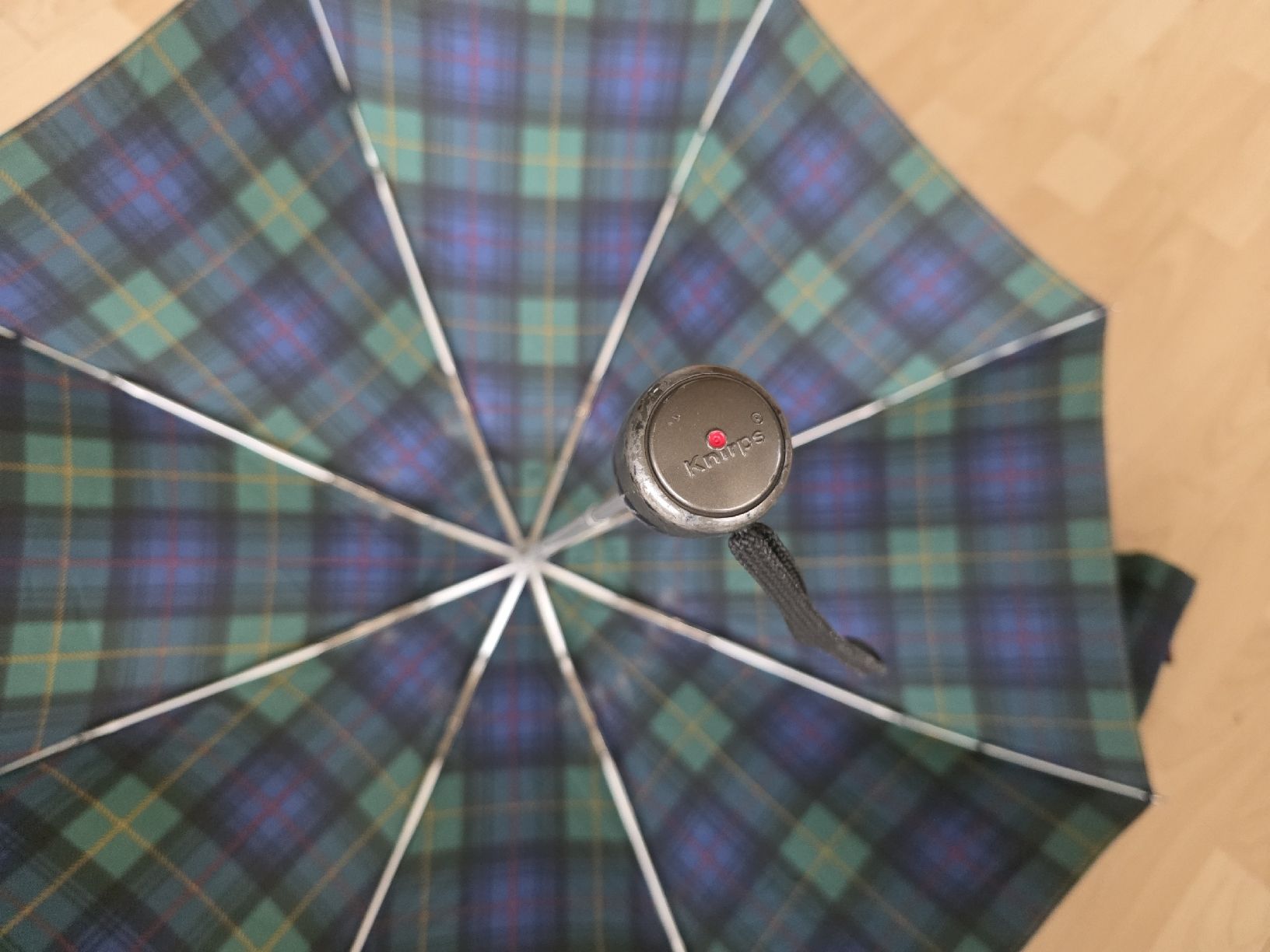 Knirps Regenschirme: Regenschirm Knirps ultra light, Schottenmuster – Gebraucht aus Suhr von andreas_2008 2